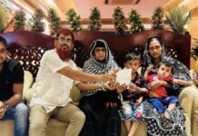 কথা রাখলেন: আন্দোলনে নিহত রিকশাওয়ালার পরিবারের পাশে মিরাজ