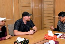 চবি উপাচার্যের সঙ্গে প্রফেসর ড. বেনেট কামারফোর্ড এর সৌজন্য সাক্ষাৎ