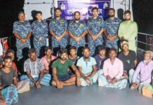 কুতুবদিয়া সমুদ্রে ইঞ্জিন বিকল, ১৩ জেলেকে উদ্ধার করল নৌবাহিনী