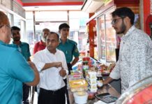 চট্টগ্রামে খাদ্যপণ্যে কেমিক্যাল, অপরিচ্ছন্ন পরিবেশে খাবার প্রস্তুত, ৬ প্রতিষ্ঠানকে জরিমানা