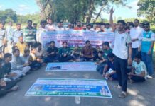 হালদায় অবৈধভাবে বালু উত্তোলনে বাধা দেওয়ায় হামলা, সড়ক অবরোধ