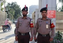 নতুন ইউনিফর্মে মাঠে নামছে পুলিশ