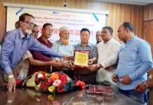 রাউজান পৌর নির্বাহী কর্মকর্তাসহ দুইজনকে বিদায়ী সংবর্ধনা