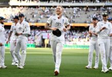 ১৩২ রানে গুটিয়ে গেল অস্ট্রেলিয়া, ইংল্যান্ডের লিড ৪০