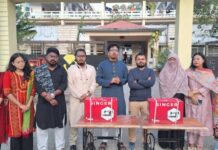 নবাব ফয়জুন্নেছা হলে ২টি সেলাই মেশিন দিল চাকসু