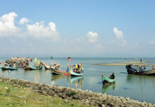 টেকনাফ সাগর থেকে ৬ জেলেকে ধরে নিয়ে গেছে আরাকান আর্মি