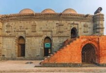 মধ্যযুগীয় সুলতানি স্থাপত্যশৈলীর অনন্য নিদর্শন সোনা মসজিদ