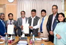 বায়ুদূষণ রোধ ও পরিবেশ গবেষণা নিয়ে চবির সাথে ক্যাপসের সমঝোতা চুক্তি সম্পন্ন