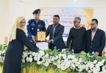 ঈদগাঁওয়ে অদম্য নারীর সম্মাননা পেলেন পারভীন আক্তার