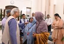 ওসমান হাদির পরিবারের সঙ্গে প্রধান উপদেষ্টার সাক্ষাৎ, সর্বোত্তম চিকিৎসা নিশ্চিতের আশ্বাস