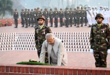 জাতীয় স্মৃতিসৌধে প্রধান উপদেষ্টার শ্রদ্ধা নিবেদন