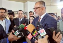 পাটের মতো বস্ত্রখাত নিয়ে ভুল করতে চাই না: বাণিজ্য উপদেষ্টা