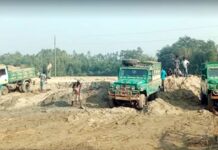 অবৈধভাবে অবাধে বালু উত্তোলনের ফলে সর্তা খালের ভাঙ্গন