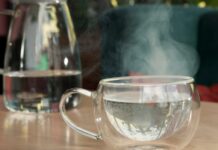 সকালে ঈষদুষ্ণ পানি পানে যে সকল উপকার হয়