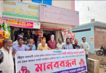 নানা দুর্নীতির প্রতিবাদে মোটর মালিক সমিতির সাধারণ সম্পাদক বিরুদ্ধে মানববন্ধন বাস মালিকদের