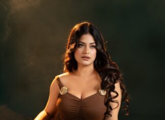 বোল্ড লুকে ঝড় তুললেন হটকেক চিত্রনায়িকা মন্দিরা