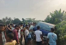 মিরসরাইয়ে বরযাত্রীবাহী মাইক্রোবাস নিয়ন্ত্রণ হারিয়ে একজন নিহত, আহত ৫