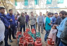 বান্দরবানে অবৈধভাবে মজুতের দায়ে ব্যবসায়ীকে জরিমানা