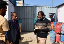 পাহাড়তলীতে নানা অনিয়মের অপরাধে ৪টি প্রতিষ্ঠানকে ৫৩ হাজার জরিমানা