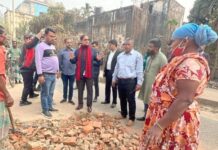 নগরীতে সড়ক সংস্কারকাজ পরিদর্শন করেন চসিক মেয়র ডা. শাহাদাত