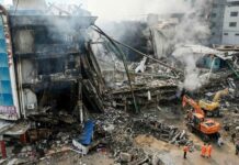 পাকিস্তানে অগ্নিকাণ্ড; এক দোকান থেকে ৩০ জনের অগ্নিদগ্ধ মরদেহ উদ্ধার