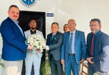 প্রিমিয়ার ইউনিভার্সিটিতে অবস্থিত আমেরিকান কর্নার পরিদর্শনে রাষ্ট্রদূত ব্রেন্ট টি. ক্রিস্টেনসেন