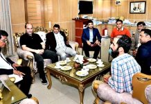 চবি উপাচার্যের সঙ্গে ইরানিয়ান স্কোয়াশ কোচ মোহসেন জাভিদের সৌজন্য সাক্ষাৎ