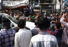 চট্টগ্রাম বন্দরে নৌ উপদেষ্টার গাড়ি শ্রমিকদের বিক্ষোভে আটকা