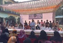 ঈদগাঁওয়ে প্রবাসীর উদ্যোগে ইফতার সামগ্রী বিতরণ