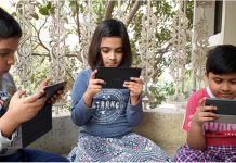 মোবাইল ফোনেই শিশুর শৈশব বন্দি