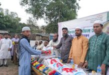 ঈদগাঁওয়ে এতিম অসহায় ও ছিন্নমুল মানুষের মাঝে যুব মানবিক ফাউন্ডেশনের ঈদ উপহার বিতরণ