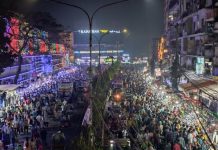 স্বল্প আয়ের মানুষের ভরসা ফুটপাতের অস্থায়ী দোকান