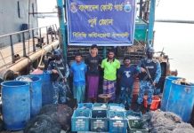 বাঁশখালীতে ট্রলিং বোট-জালসহ আটক ৪