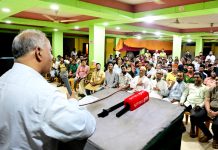 সিএনজি ও রিক্সা চালক সমিতি এবং এলাকাবাসীর সঙ্গে চবি উপাচার্যের মতবিনিময়