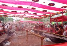 কাপ্তাইয়ের চিংম্রং বিহার মাঠে সাংগ্রাই জলকেলি উৎসবে মাতোয়ারা তরুণ-তরুণীরা