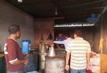 জ্বালানি মজুদ ও বাড়তি মূল্যে বিক্রির দায়ে দুই প্রতিষ্ঠানকে জরিমানা