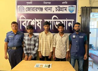 মিরসরাইয়ে ছিনতাইয়ের সময় আটক ৩