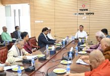 প্রধানমন্ত্রীর সঙ্গে শুভেচ্ছা বিনিময় করেছেন বৌদ্ধ সম্প্রদায়ের নেতারা