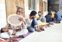 চট্টগ্রাম মেডিকেলের শিশু ওয়ার্ডে ধারণ ক্ষমতার অতিরিক্ত রোগী