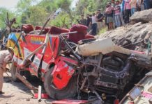 কাশ্মীরে যাত্রীবাহী বাস খাদে পড়ে নিহত অন্তত ২১