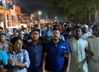 ডাকসুর নেতা ও সাংবাদিকদের ওপর হামলার প্রতিবাদে চাকসুর বিক্ষোভ মিছিল