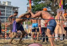 লালদীঘি মাঠে উৎসবমুখর পরিবেশে জব্বারের বলীখেলা চলছে