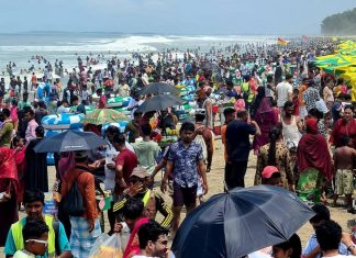 ঈদের ছুটিতে পর্যটকে মুখরিত কক্সবাজার