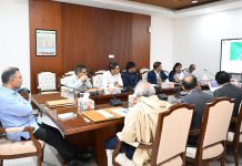 বস্ত্র ও পাট মন্ত্রণালয়ের সংশ্লিষ্টদের সঙ্গে বৈঠক করলেন প্রধানমন্ত্রী