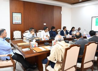বস্ত্র ও পাট মন্ত্রণালয়ের সংশ্লিষ্টদের সঙ্গে বৈঠক করলেন প্রধানমন্ত্রী
