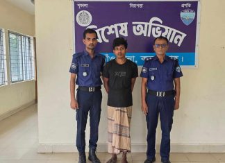 কক্সবাজারের ঈদগাঁওয়ে ১০টি চোরাই গরু ও ট্রাকসহ চালক গ্রেফতার