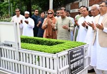 আরাফাত রহমান কোকোর কবর জিয়ারত করেছেন প্রধানমন্ত্রী