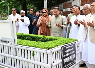 আরাফাত রহমান কোকোর কবর জিয়ারত করেছেন প্রধানমন্ত্রী