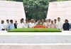 ঈদের নামাজ শেষে বাবা-মার কবর জিয়ারত করলেন প্রধানমন্ত্রী