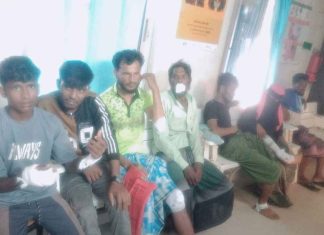 উখিয়ায় মালবাহী পিকআপের চাপায় আহত ৬, শিশু নিহত